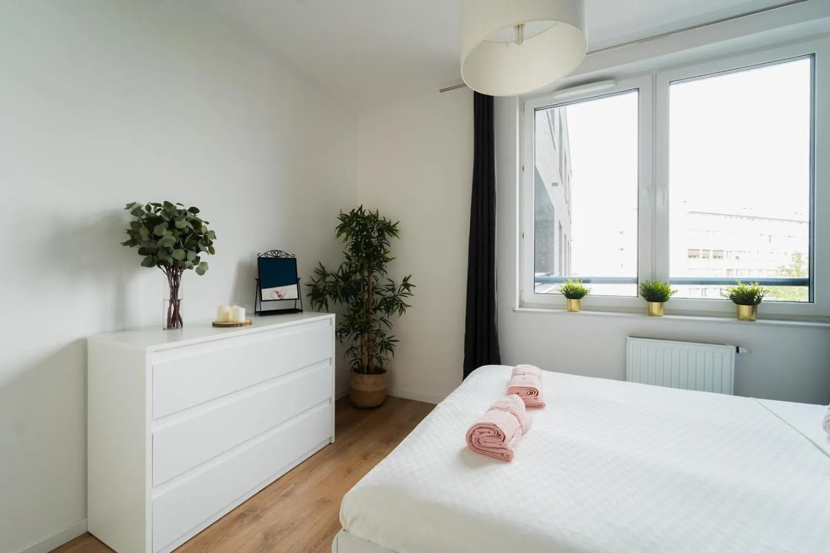 Nice Apartment - Near Sky Tower - Private Parking Wroclaw Poland
