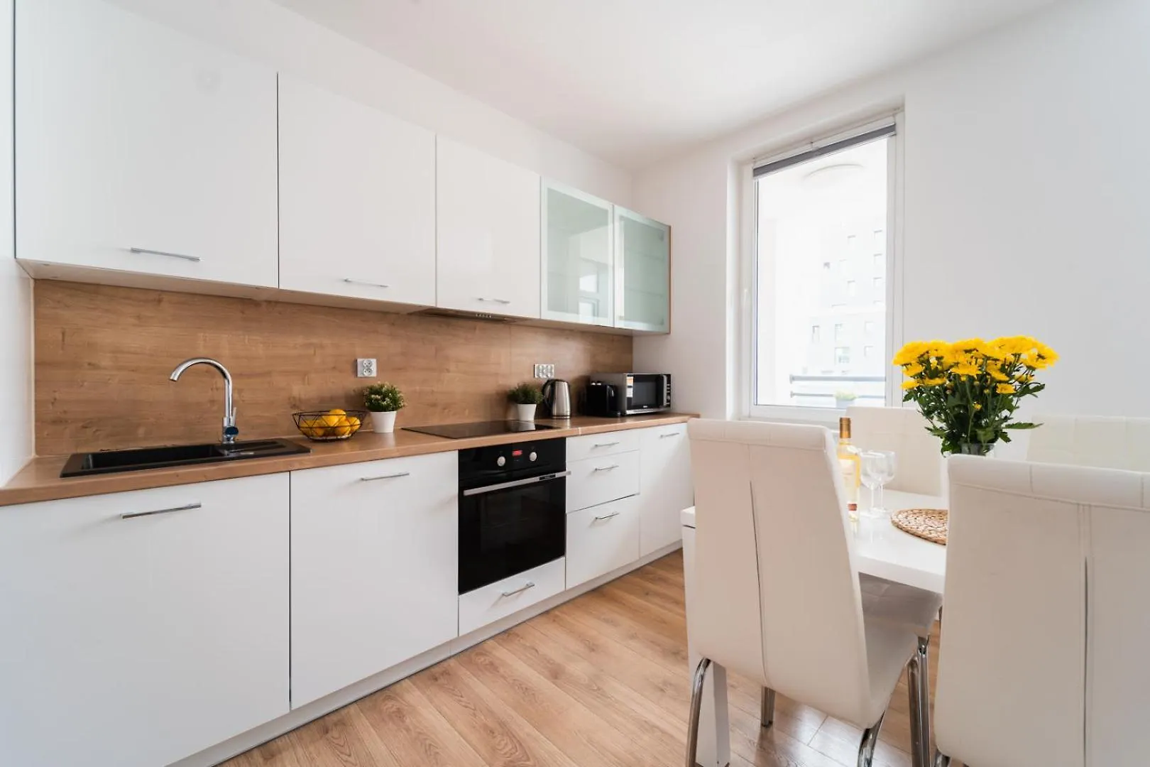 Nice Apartment - Near Sky Tower - Private Parking Wroclaw Poland